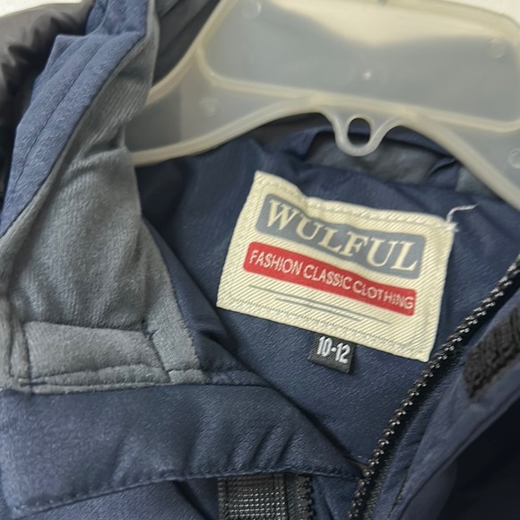 Blue Hooded Puffer Jacket for Outdoor Wear - Picture 3 of 3